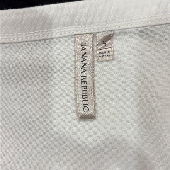 Banana Republic v-neck tee - Picture 4 of 4